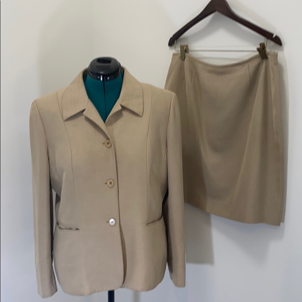 Kasper 2 pc skirt suit